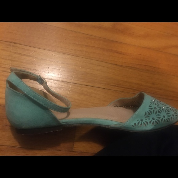 Women’s shoes - Picture 3 of 3